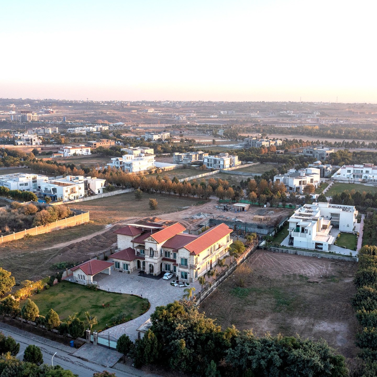 Farmhouses and open green spaces in Gulberg Greens Islamabad